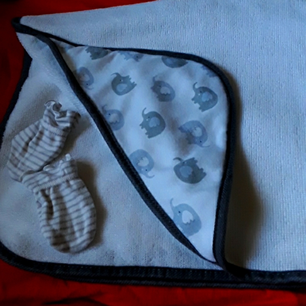 Baby hooded bath towel, newborn mittens